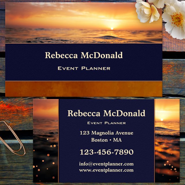 Cartão de visita do Planejador de Evento Sunset em (Business card featuring a sunset at the ocean with light sparkles - event planner or wedding planner)