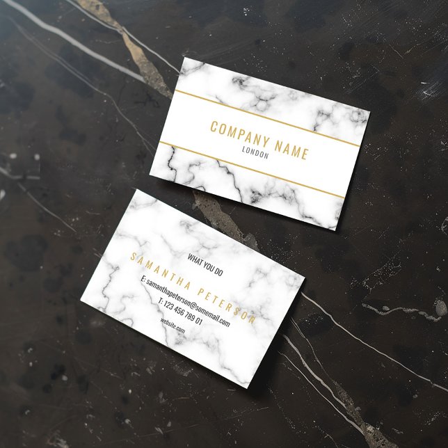 Cartão De Visita Efeito de mármore de luxo branco e ouro (Elegant white and gold business card with a marble design, featuring a minimalist layout on marble)