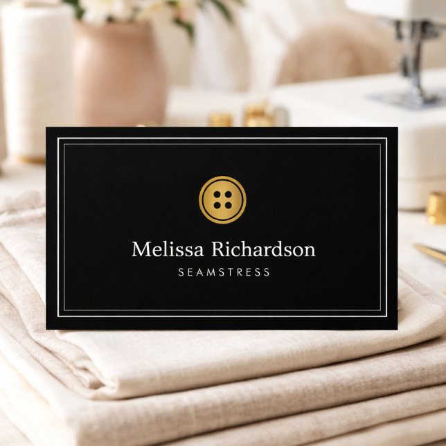 Cartão De Visita Elegante Logotipo de Botão Dourado Costureira, Alf (Criador carregado)