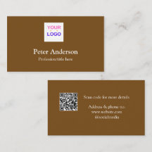 Empregado comercial de loja de empresas personaliz