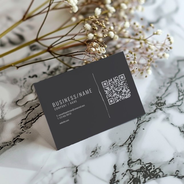 Cartão de visita empresarial com código QR cinza e (Grey and gold coloured QR code business card with space for your own QR code.)