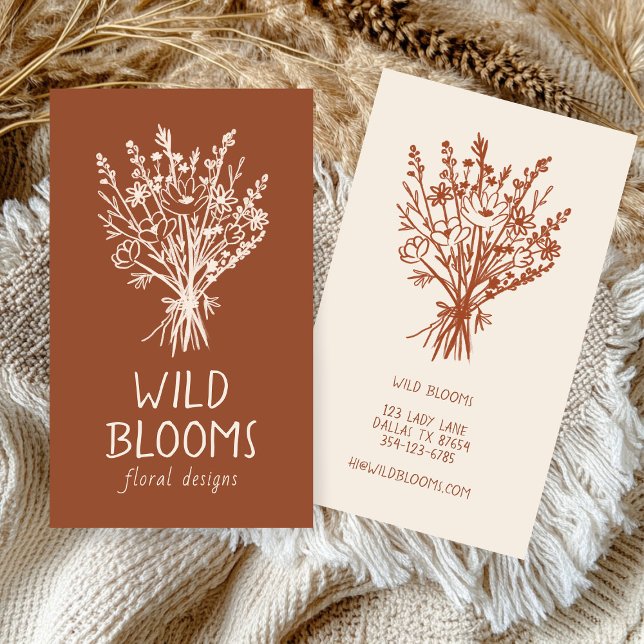 Cartão De Visita Flor Simples Rústico de Buquê de Flor Selvagem (Wildflower Bouquet Rustic Minimal Simple Floral Terracotta Custom Business Card
)
