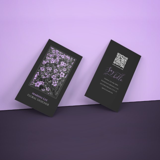 Cartão de Visita Floral Elegante Preto com Código  (Criador carregado)