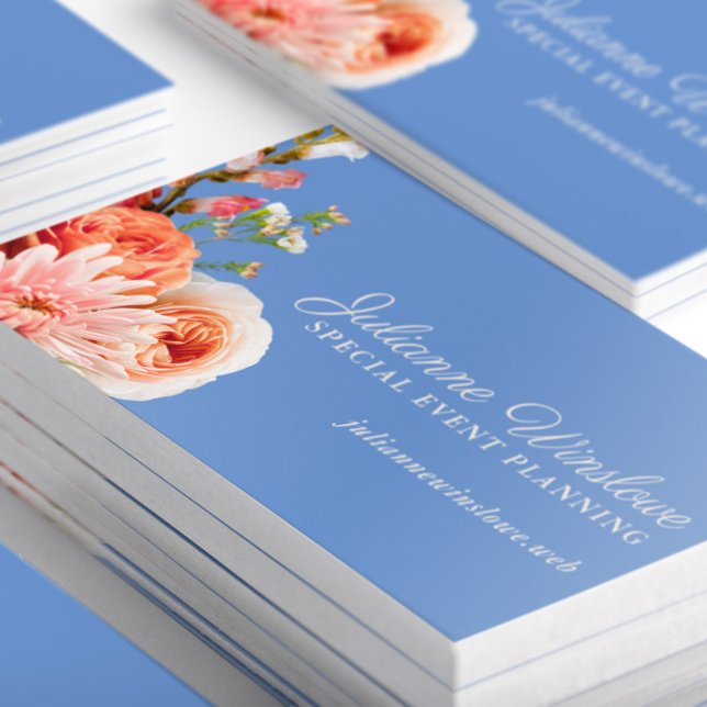 Cartão De Visita Flores Cinzentas e Pêssegos em Periwinkle (Closeup of Stacked Chic Pink and Peach Flowers Business Cards-Front)