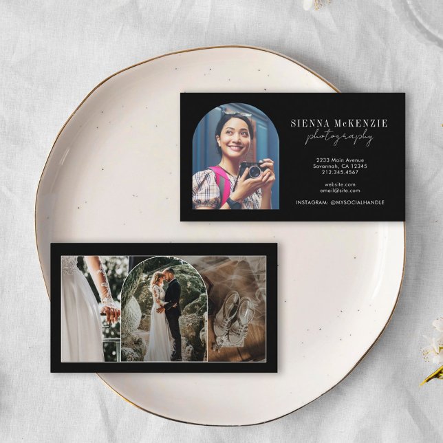 Cartão De Visita Fotografia de Script de Arco Moderno Profissional (A black business card with a smiling person holding a camera, on a white plate3)
