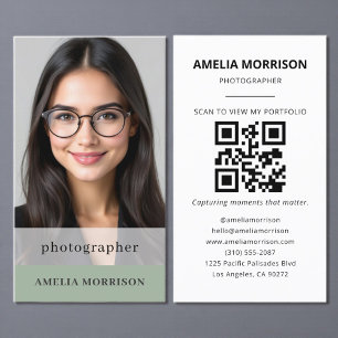 Cartão De Visita Fotógrafo Verde Sage Foto Moderna de Código QR