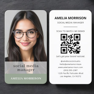 Cartão De Visita Gerente de Mídia Social Código QR Verde Sage Foto