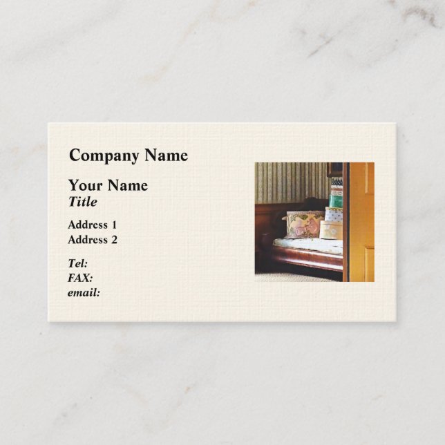 Cartão De Visita Hatboxes Seen Through an Open Door (Frente)