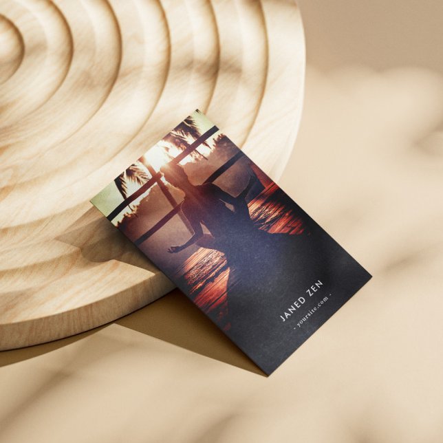 Cartão De Visita Instrutor de Ioga Moderna Bem-estar Monograma Qr (Criador carregado)