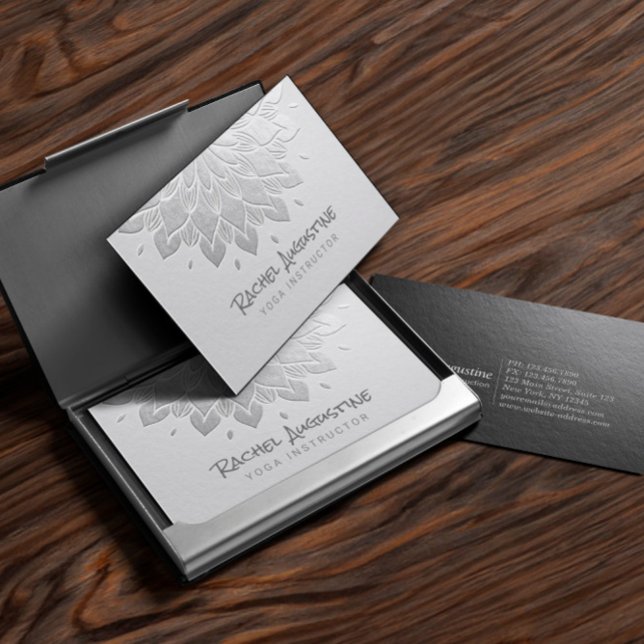 Cartão De Visita Instrutor de Meditação YOGA White & Silver Mandala (Criador carregado)