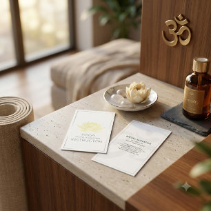 Cartão De Visita Instrutor Elegante White e Gold Foil Lotus Yoga