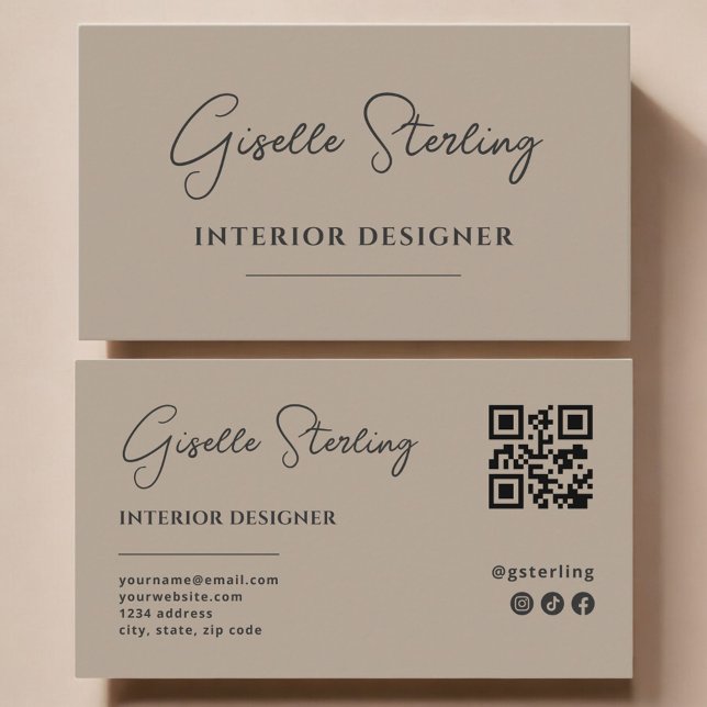 Cartão De Visita Interior Designer Neutral Taupe Script QR Code (Criador carregado)