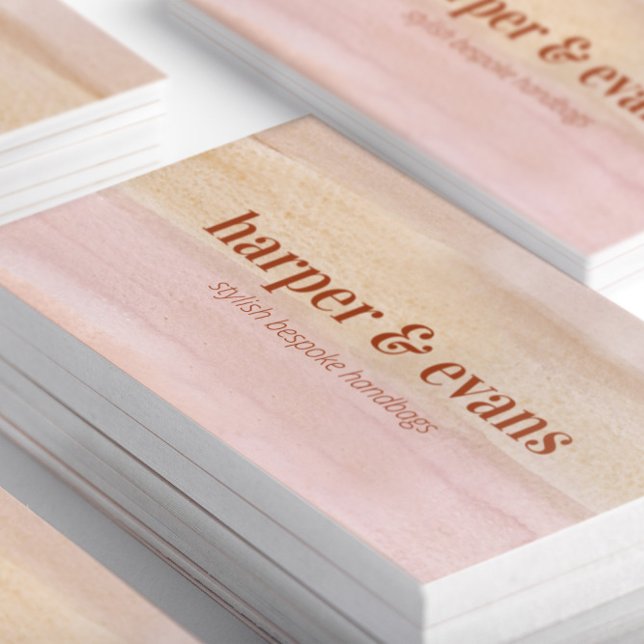 Cartão De Visita Laranja moderno e crosta de ferrugem Lava (Closeup of stacked Modern Dusty Orange and Rust Watercolor Wash Business Cards-Front)