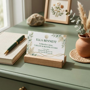 Cartão De Visita Logotipo de Loja de Artista de Bordado Verde Sage 