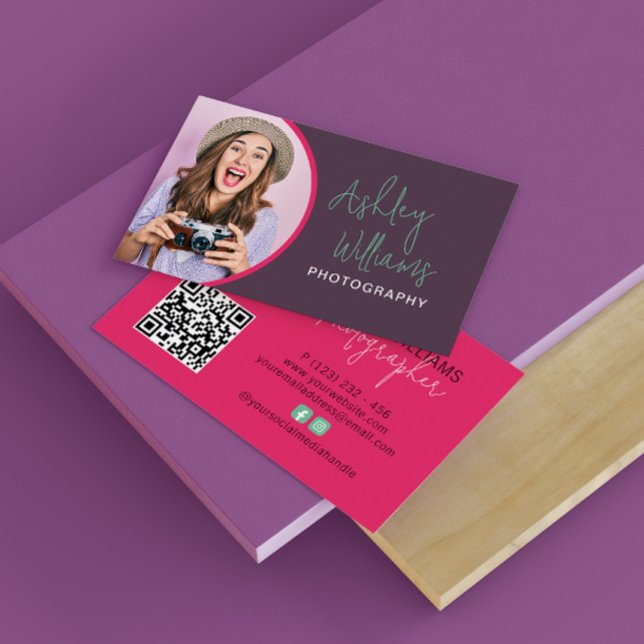 Cartão De Visita Logotipo Fotográfico Plum & Pink QR Code (Criador carregado)