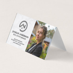 Cartão De Visita Logotipo moderno de imóveis   Mulher de Negócios