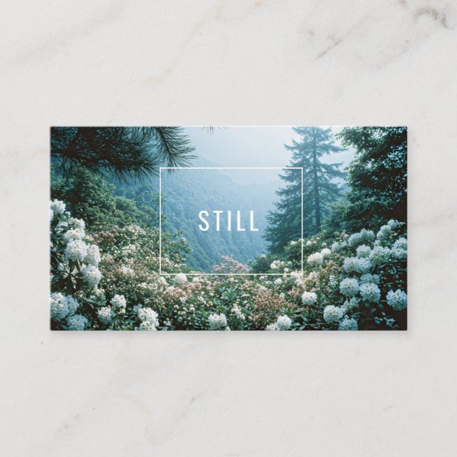 Cartão De Visita Lush White Hydrangea Flower Misty Mountain Forest (Frente)