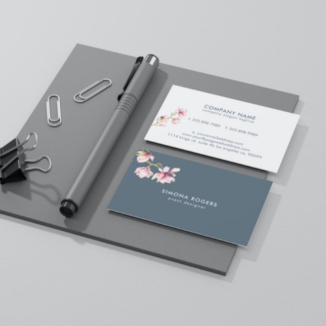 Cartão De Visita Magnolia Rosa Aquarelas cinzas Azuis Fundo (Criador carregado)