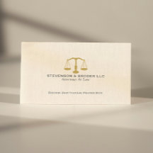 Menino bege minimalista e escala de justiça Dourad