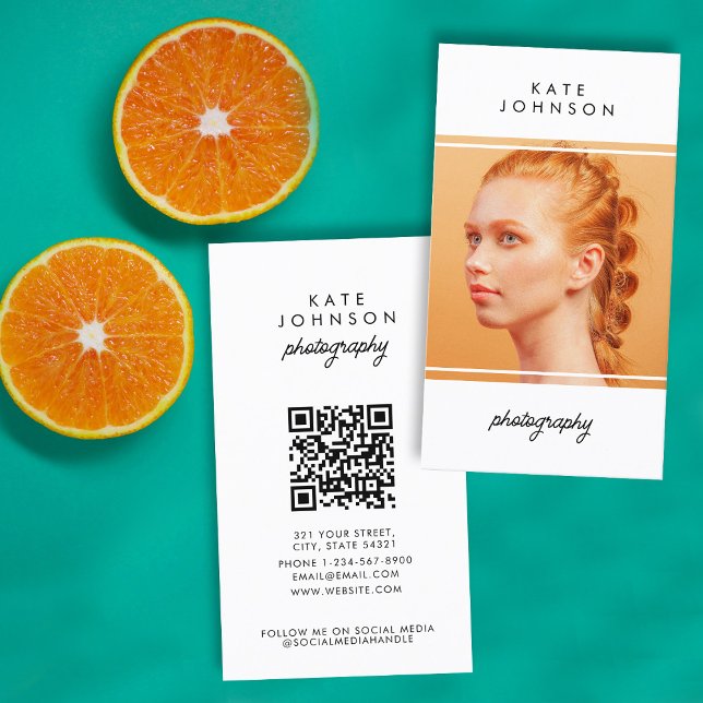 Cartão De Visita Mídia Social de Código QR do Fotógrafo de Script M (Modern Script Photographer QR Code Social Media Business Card)