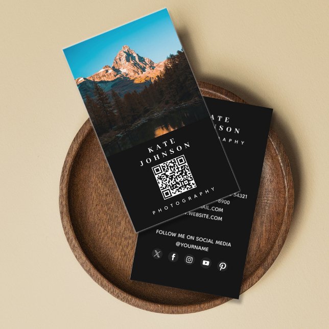 Cartão De Visita Mídia social de código QR mínimo do fotógrafo mode (Modern Minimal Photographer QR Code Social Media Business Card)