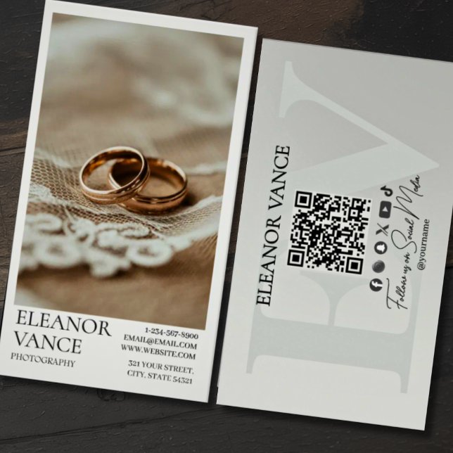 Cartão De Visita Modern Professional Minimalist Monogrammed Logo Bu (Criador carregado)