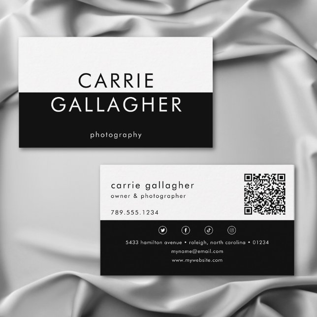 Cartão De Visita Monograma Geométrico Mínimo Negro Moderno QR (Modern Minimal Black White Geometric Monogram QR Business Card)