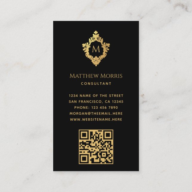 Cartão De Visita Monograma Preto Faux Dourado Crest Elegante QR nas (Verso)