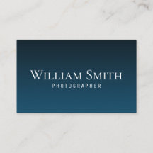 Na moda azul profundo profissional do fotógrafo