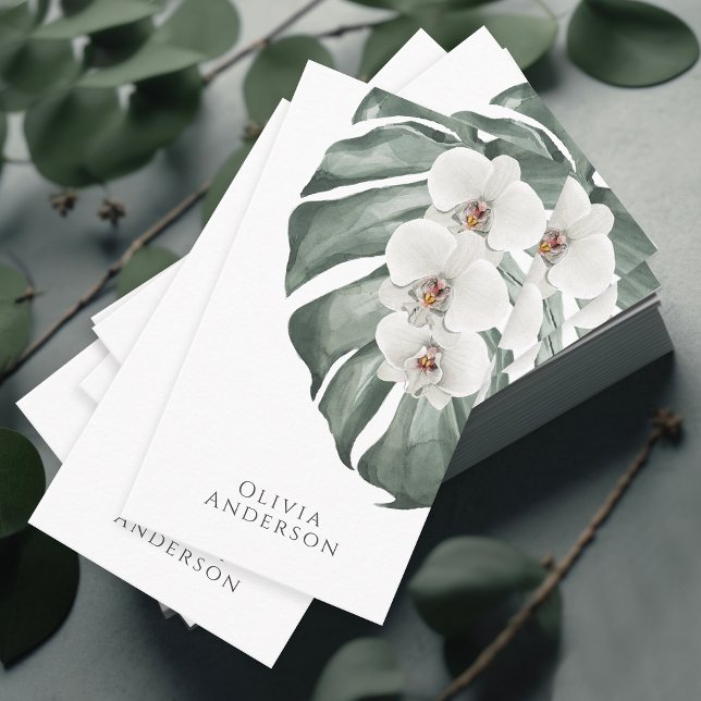 Cartão De Visita Orquídeas Brancas em Monstera Tropical Botânica (A stunning business card with a tropical elegance featuring white orchids on a monstera leaf.)