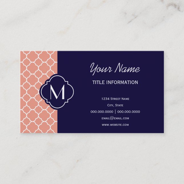 Cartão De Visita Padrão de Quatrefoil Coral com Monograma (Frente)