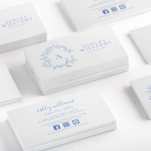 Cartão De Visita Pastel Blue Monograma Floral Crest Professional