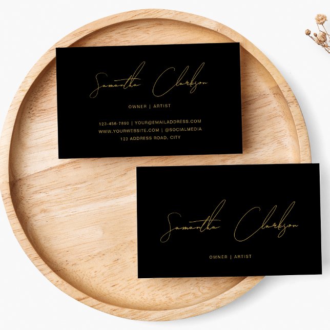 Cartão De Visita Preto Mínimo de Script Dourado Manuscrito (Criador carregado)