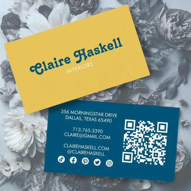 Cartão De Visita QR Social Mínimo Amarelo Amarelo de rico de Script (Edit the social media icons and QR code to suit your needs on these custom script business cards)