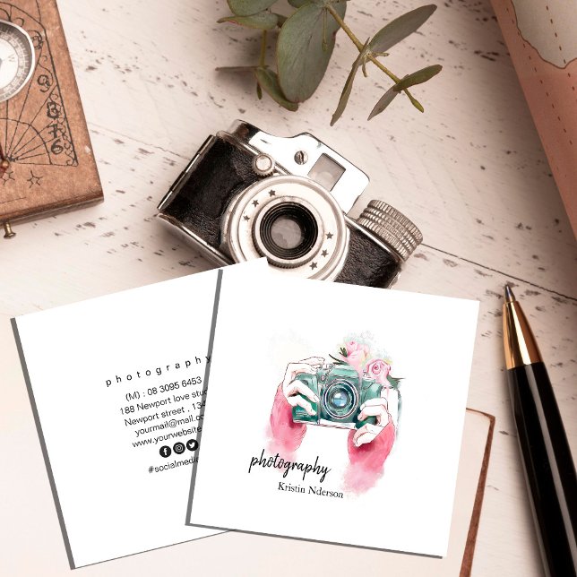 Cartão De Visita Quadrado Câmera Aquarela Com Rosa (Watercolor Camera With Pink Square Business Card #camerabusinesscard #watercolorcamera #abstract)