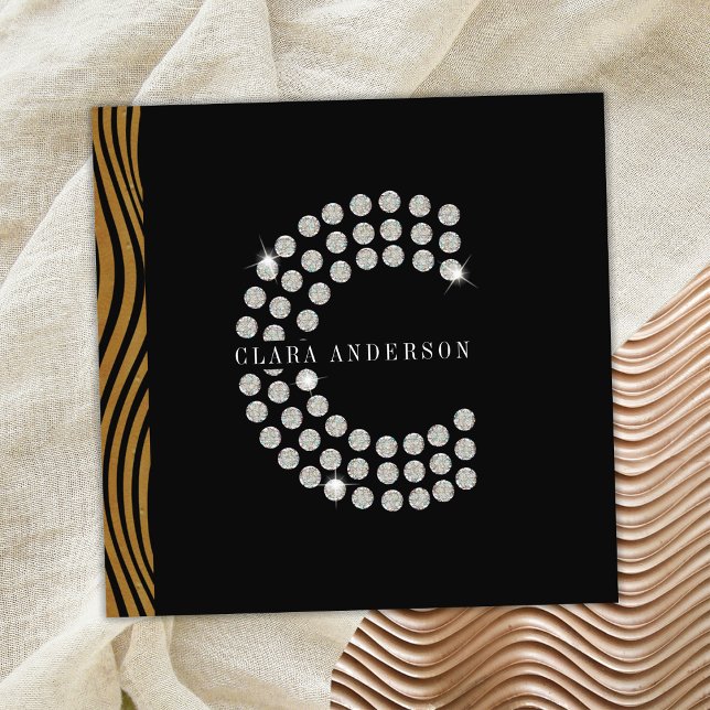 Cartão De Visita Quadrado Chic Black Dourada Diamond inicial C Monograma QR (Front)