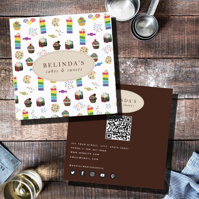 Cartão De Visita Quadrado Código QR do Rainbow Cake Desserts & Sprinkles col (Colorful Rainbow Cake Desserts & Sprinkles QR Code Square Business Card)