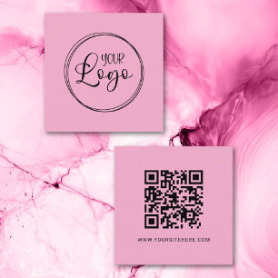 Cartão De Visita Quadrado Código QR Minimalista com Logo Rosa Claro e Preto