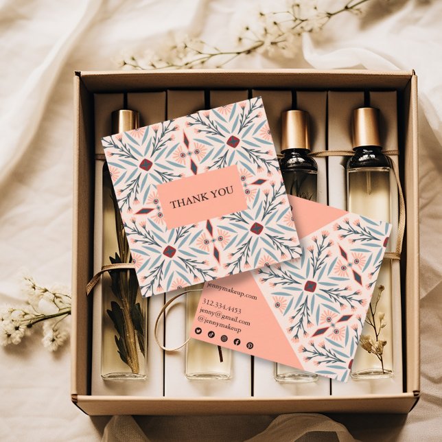 Cartão De Visita Quadrado Elegante Azulejos Florais Ordem Geométrica Obrigad (Pretty pink pattern thank you business cards with social media icons)