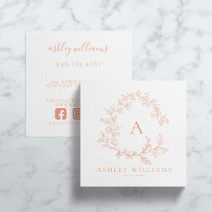 Cartão De Visita Quadrado Elegante Peach Monograma Floral Crest Professional