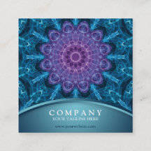 Flor púrpura espiritual, mar de azul