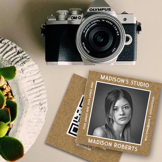 Cartão De Visita Quadrado Fotografador código QR personalizado foto kraft pr (Kraft background- business card for Photographer )