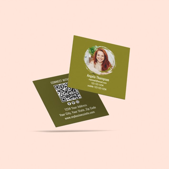 Cartão De Visita Quadrado Green Connect with Me Photo QR Code  (Business card template with modern photo, QR code, and social media.)