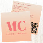 Cartão De Visita Quadrado Iniciais de Monograma Moderno Gradiente de Pêssego<br><div class="desc">Design inicial do monograma minimalista da tipografia moderna. Pêssego de fundo. Altere todo o texto e o endereço do site de destino do código QR para personalizar. Elegante,  minimalista e profissional para dar vantagem à sua empresa.</div>