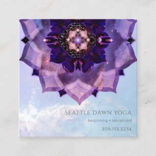 Cartão De Visita Quadrado Instrutor de Yoga Moderno Mandala de Lótus Roxo