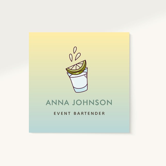 Cartão De Visita Quadrado Limão de coquetéis Legal modernos em um garçom de  (Criador carregado)