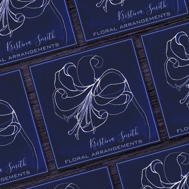 Cartão De Visita Quadrado Marinho Azul e Lily Branca Floral Arranjos Florist (Criador carregado)