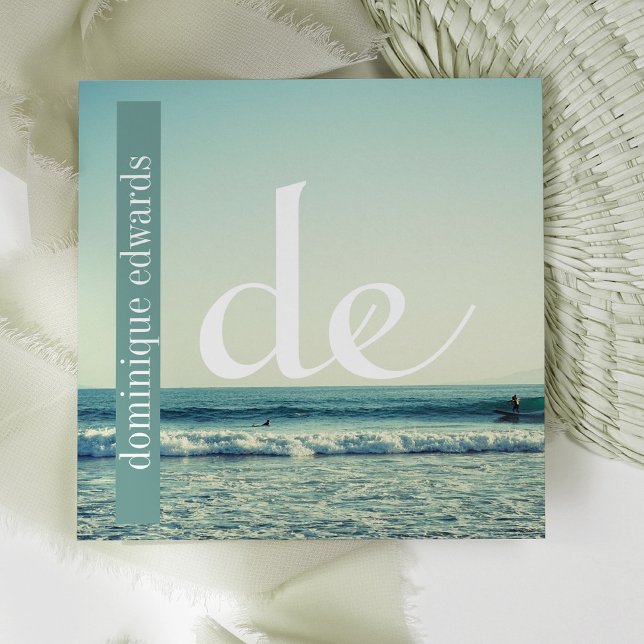 Cartão De Visita Quadrado Monograma Profissional de Ondas do Oceano QR Branc (Criador carregado)