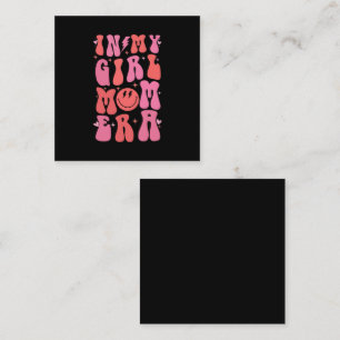Cartão De Visita Quadrado Na Minha Era de Mãe de Menina Retro Groovy Dia das