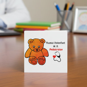 Cartão De Visita Quadrado Pediatra - ursinho laranja - estetoscópio